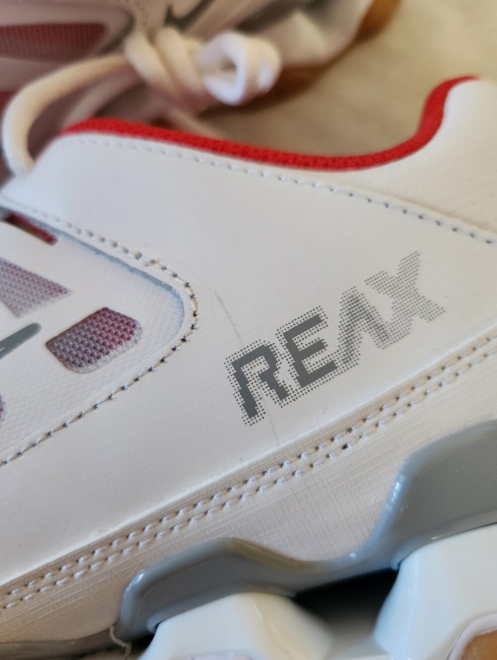Nike‎ Reax 8 TR Mesh Sneakers Mens 9 White Red 621716-103 Walking Shoes NEW - Picture 4 of 14